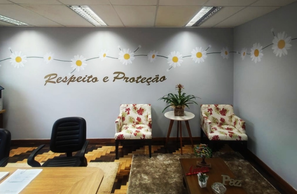 título imagem Delegacia de Santiago ganha sala para atender mulheres vítimas de violência