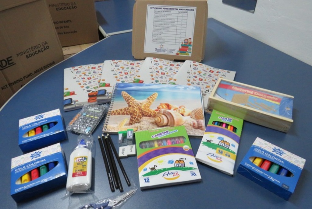 título imagem Prefeitura de Santiago vai fornecer material escolar a alunos