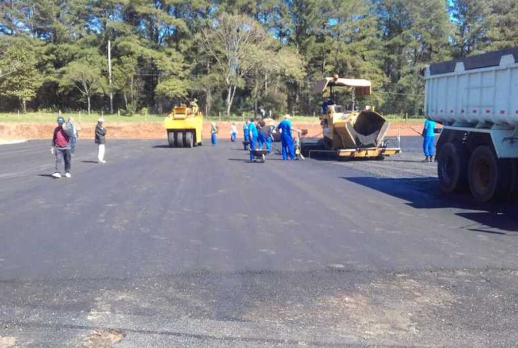 Foto: Prefeitura de Santiago - Trabalho na pista do aeroporto