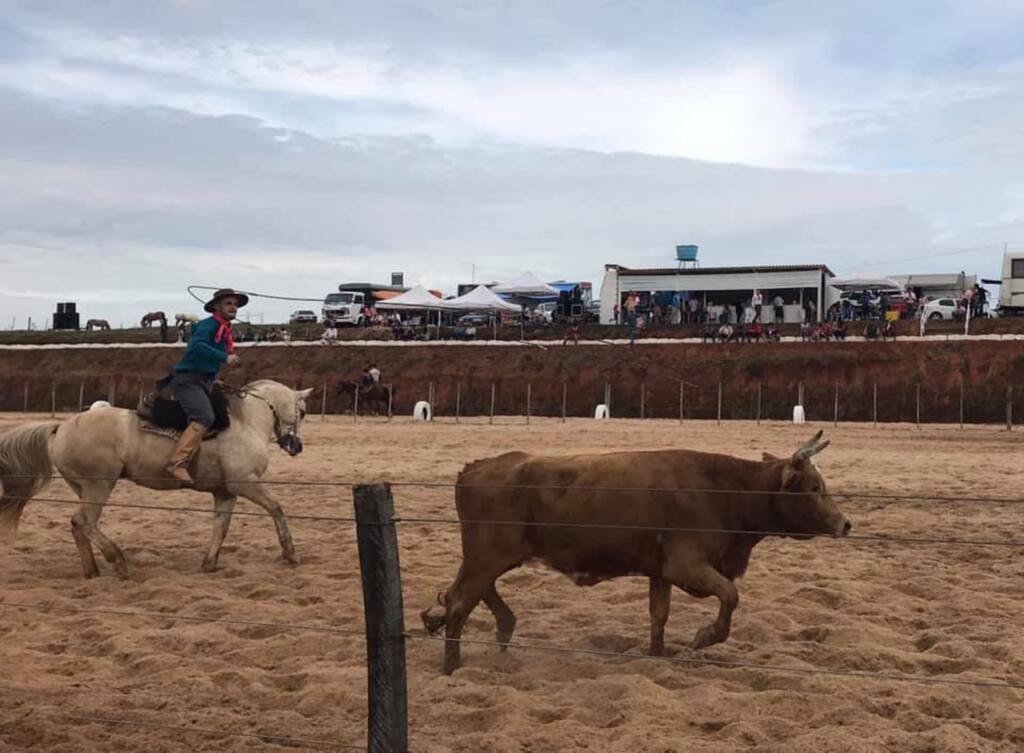 título imagem Prefeitura de Restinga Sêca inaugura pista de rodeios