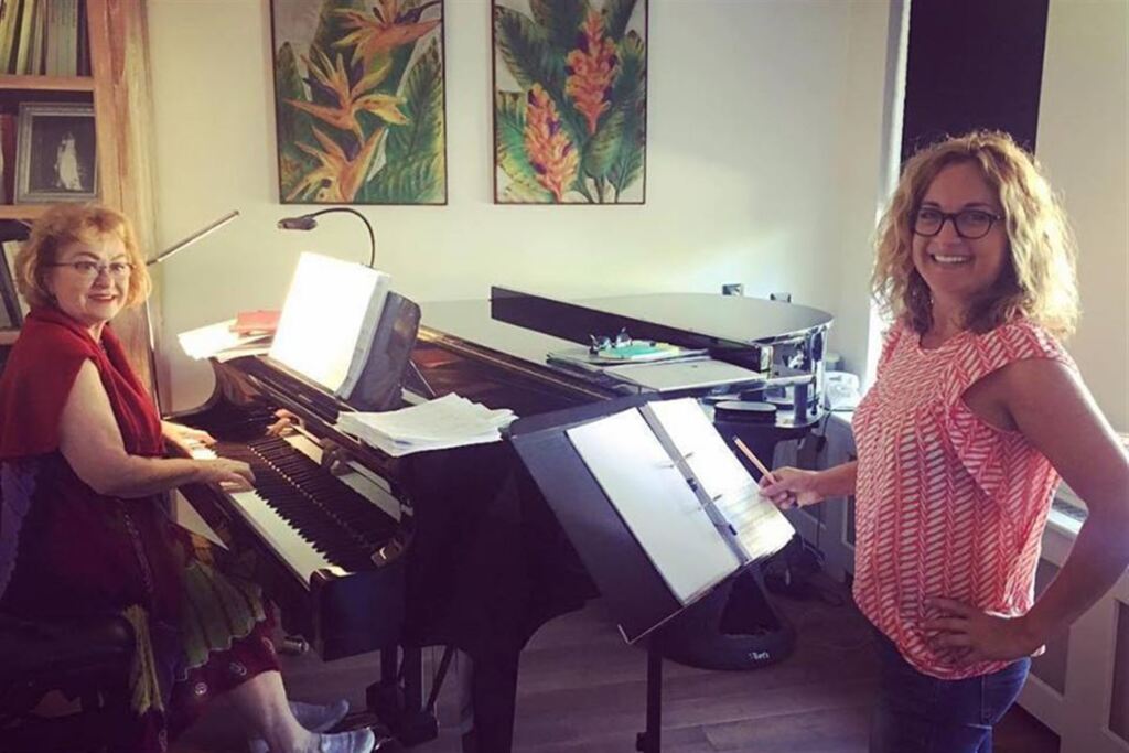 Foto: Carla Maffioletti (Divulgação) - Cantora Carla Maffioletti (à dir) é uma das parcipantes