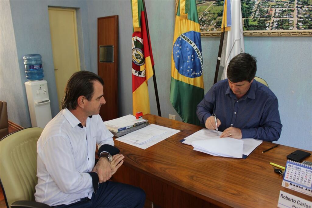 Jaguari contrata empresa para recolher e transportar lixo doméstico