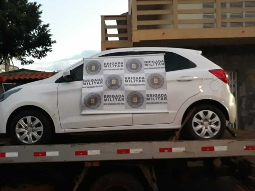 Dupla é detida após ser flagrada com veículo furtado em Cruz Alta