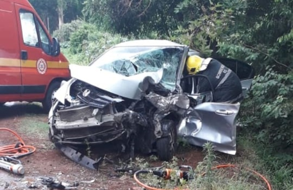 Colisão entre três veículos deixa uma pessoa ferida em Cruz Alta