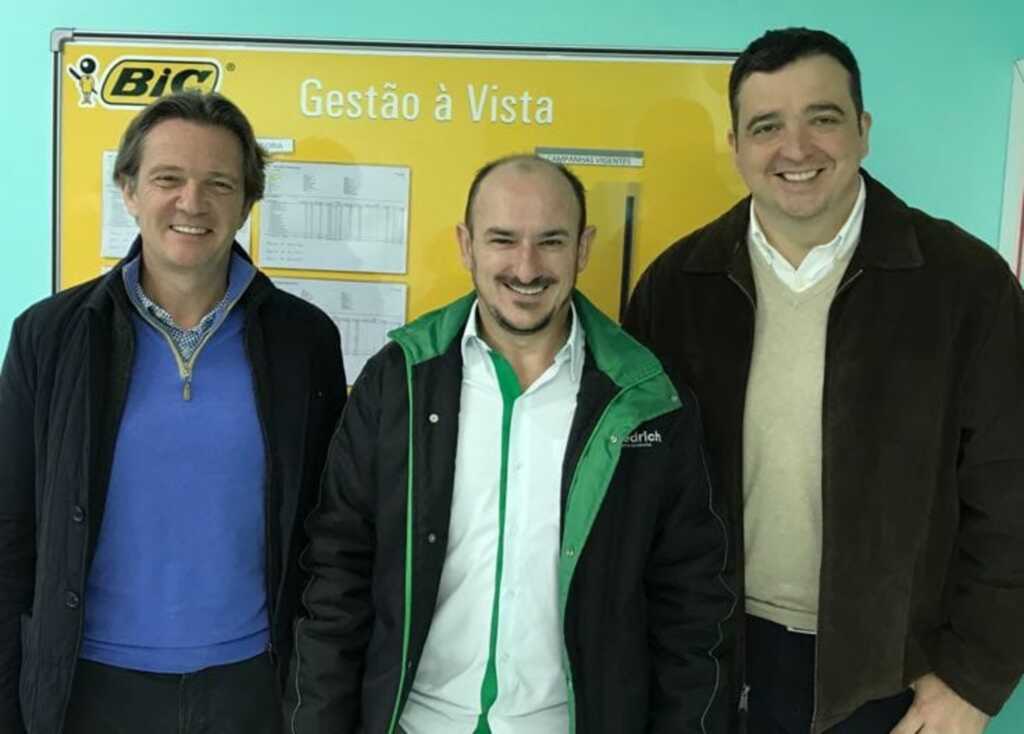 Foto: Divulgação - Everaldo (ao centro) recebeu Debruyn e Luciano na cidade