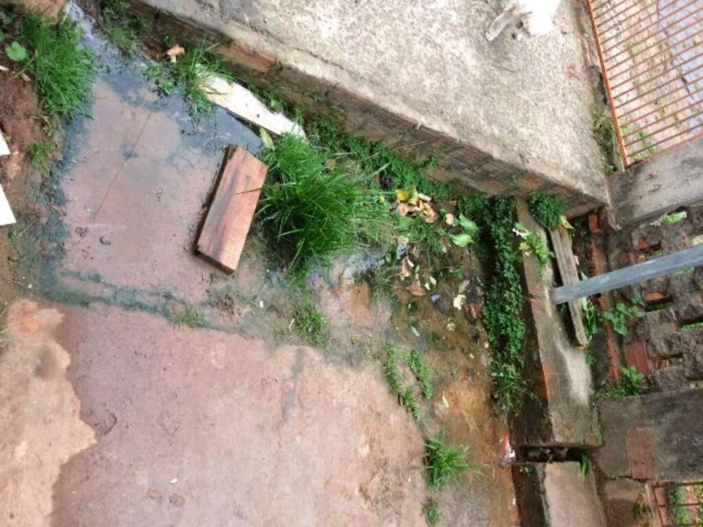 Vazamento no Bairro Salgado Filho deixa moradores desconfortados
