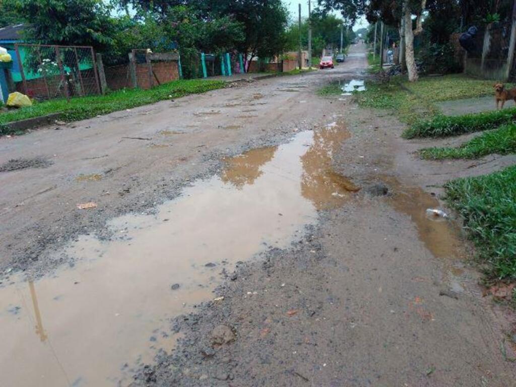Esgoto a céu aberto indigna moradores do Bairro Nova Santa Marta