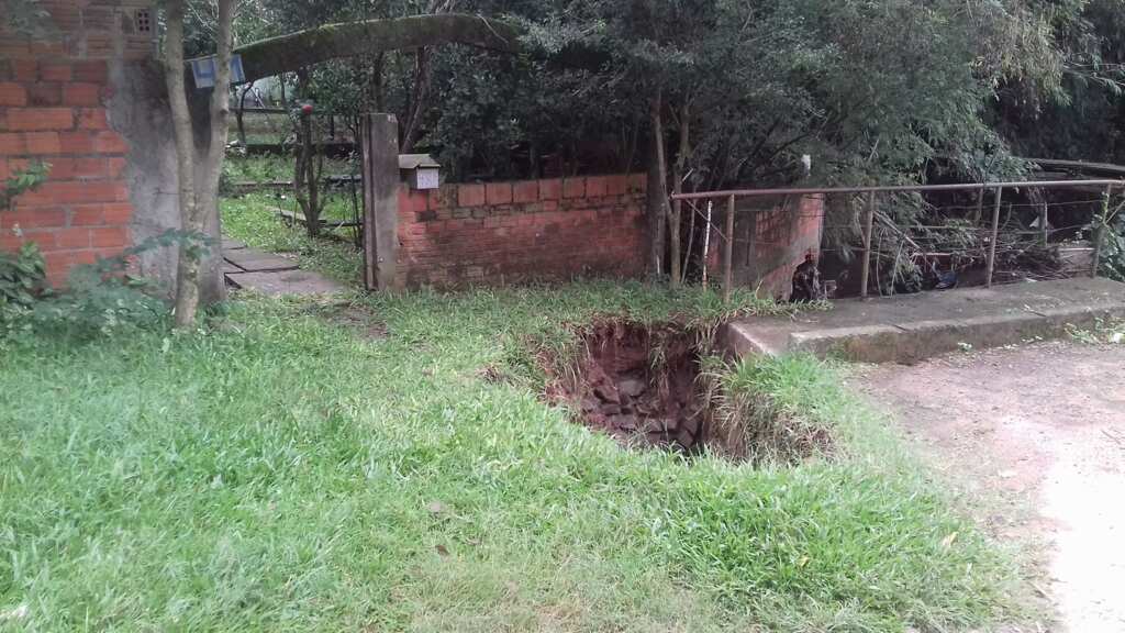 Desgaste de ponte na Rua Cláudio Amândio preocupa moradores