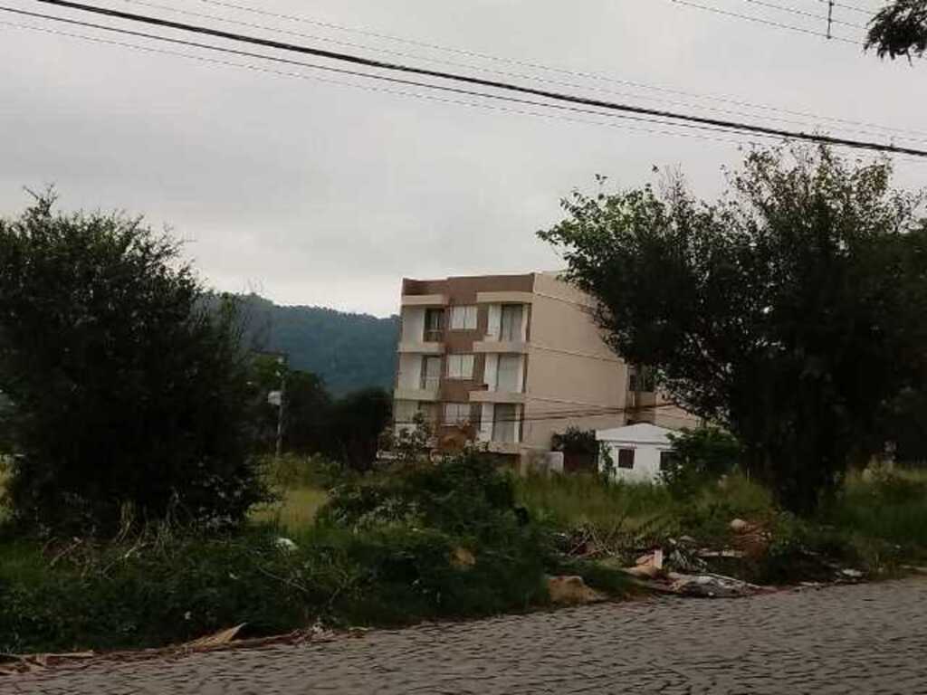 Coleta de lixo e iluminação na Rua Aristides Lobo geram reclamações