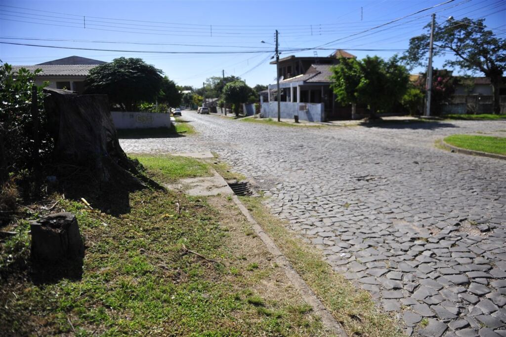 Paradas de ônibus sem abrigo voltam a ser reclamação no 'Tem Conserto?'