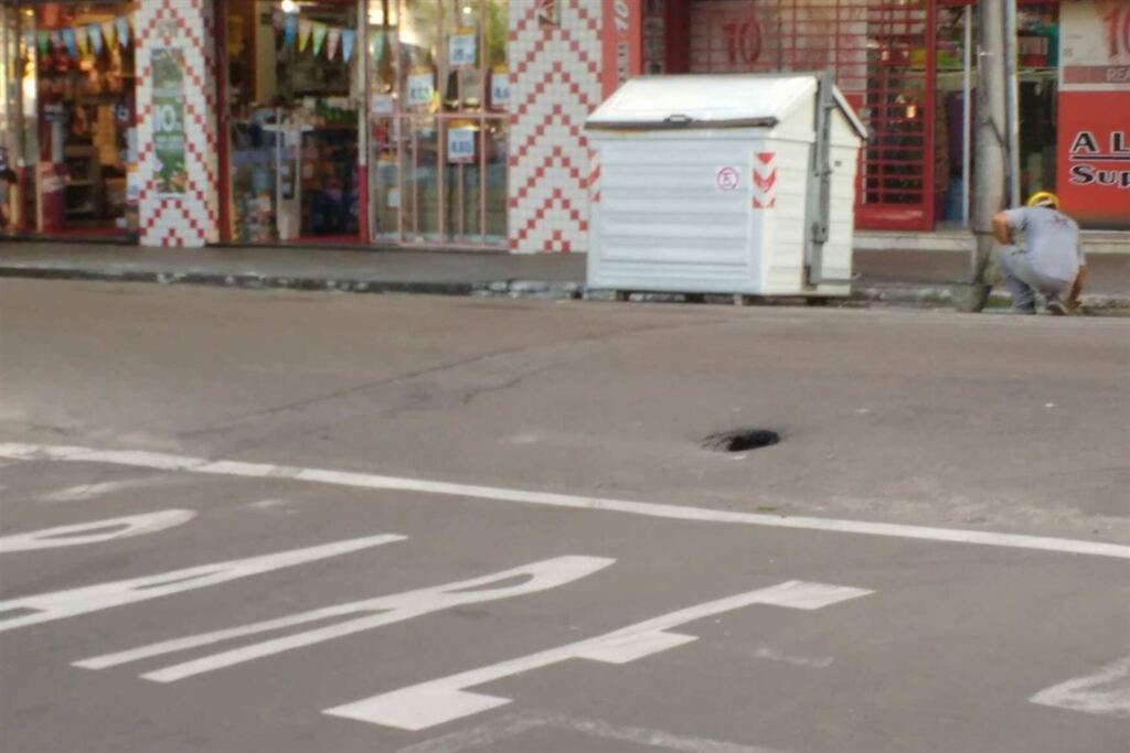 Buracos nas ruas são constantes reclamações no 'Tem Conserto'