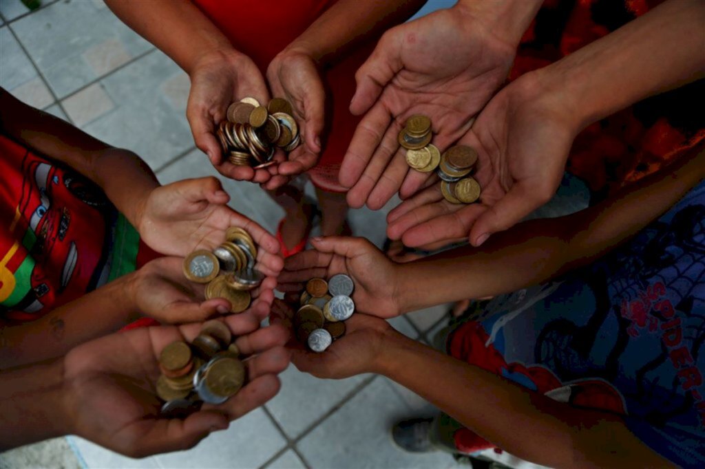 Reflexo nas ruas: pandemia aumenta pedintes nas sinaleiras