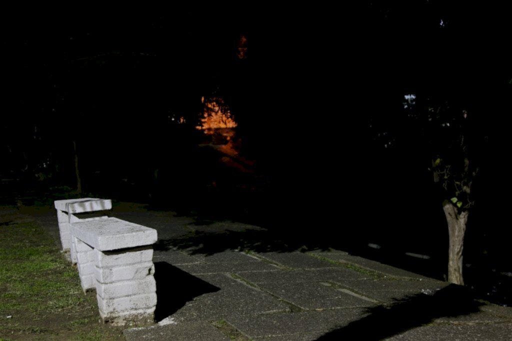 Há uma década, iluminação pública é paga pelo cidadão que ainda cobra melhorias