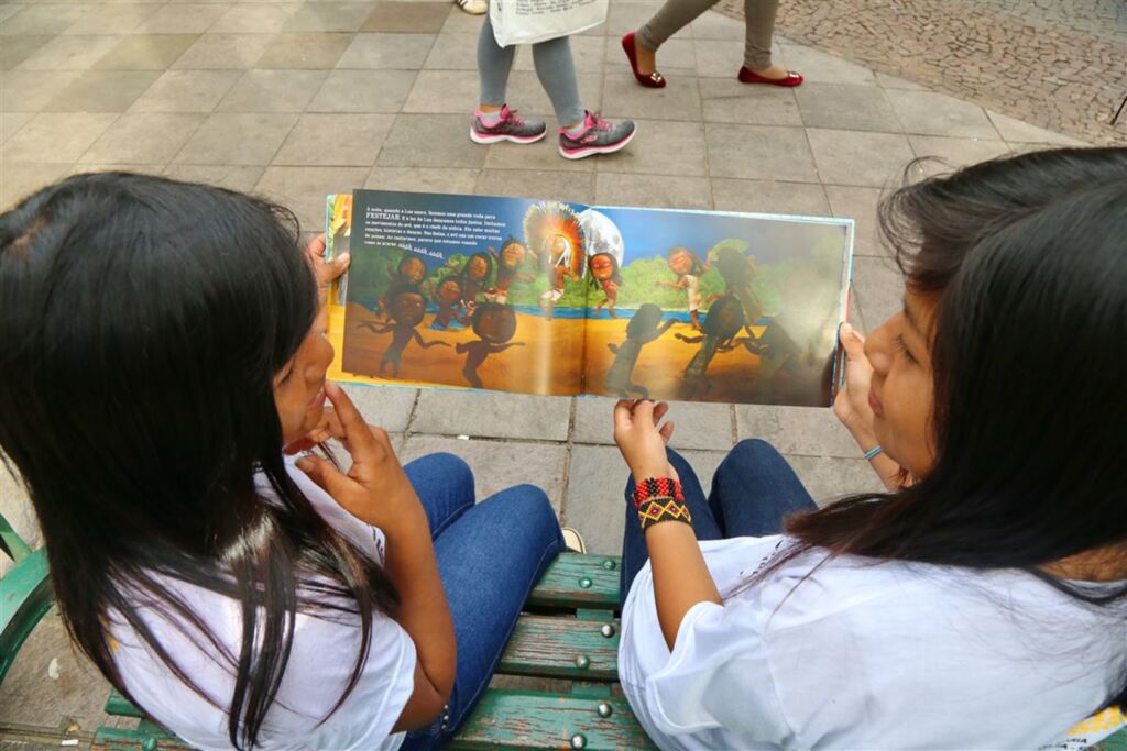 FOTOS: Feira do Livro ganhou novas páginas de inclusão cultural e social