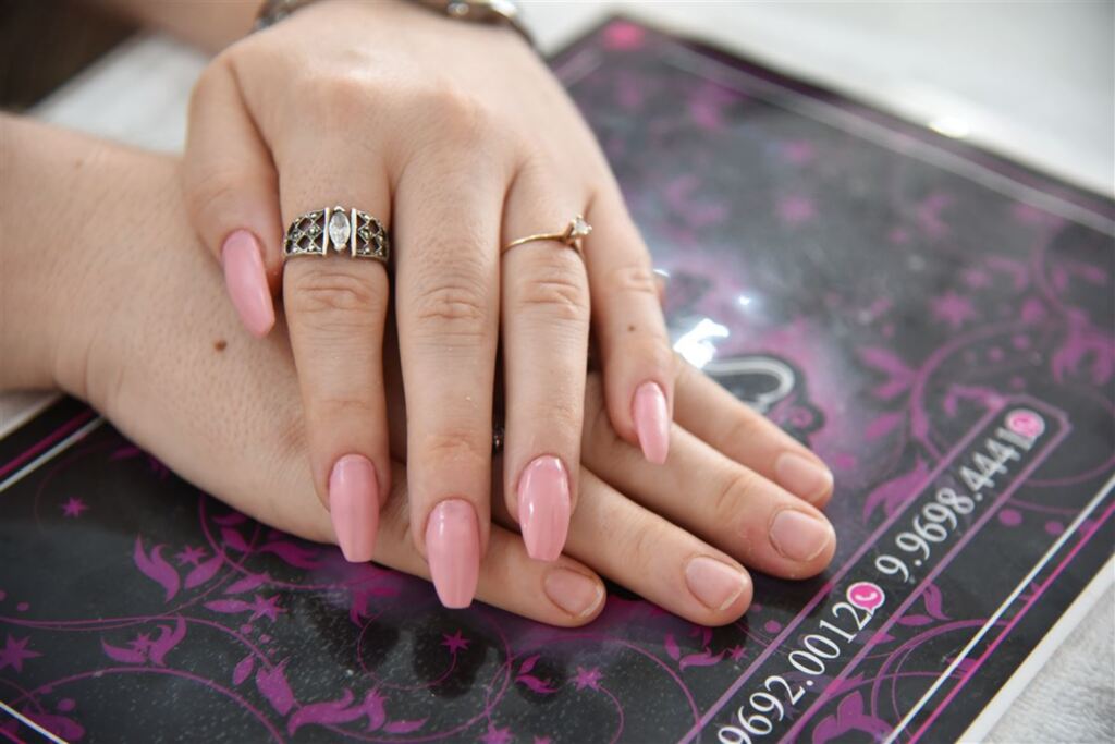 título imagem Conheça as unhas de gato, estilo que conquista globais