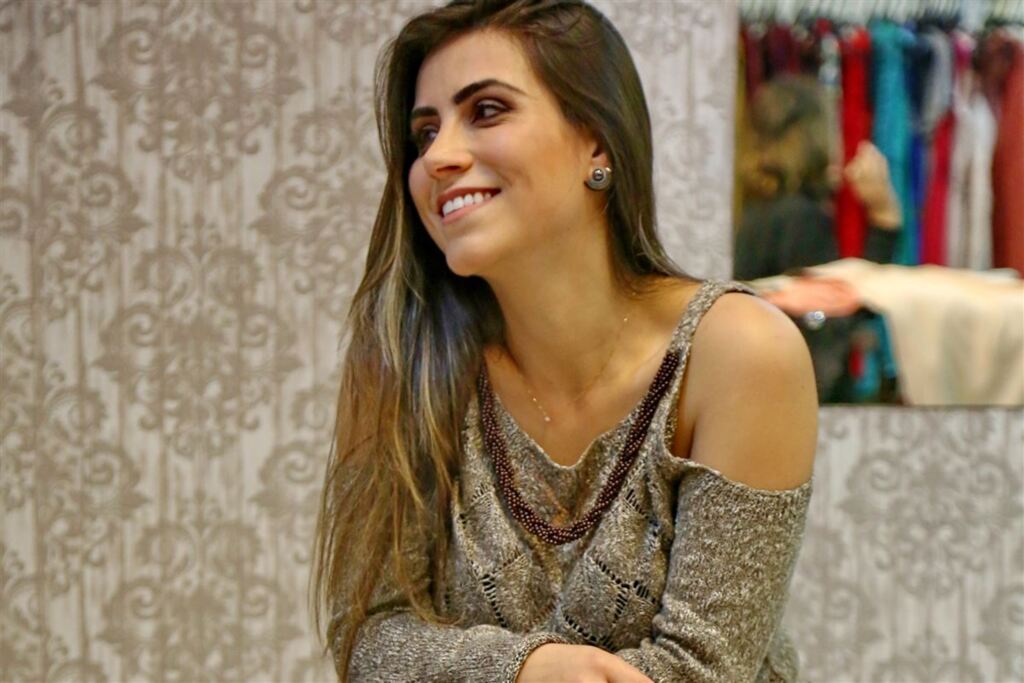 Foto: Charles Guerra (Diário) - Tons pastel: Queridinhos em todas as estações, dispensam apresentações. Nudes, rosas, marrons e combinados com maxi acessórios dão um charme diferente ao look, principalmente, aos mais clássicos