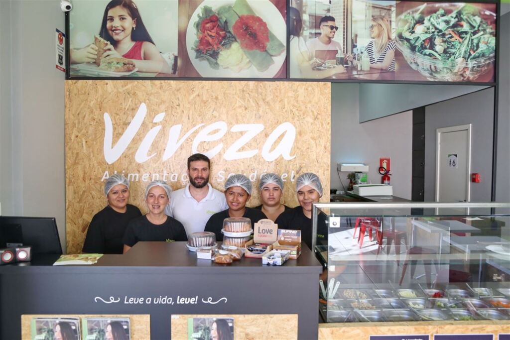 título imagem VÍDEO: restaurante faz sucesso com cardápio de saladas