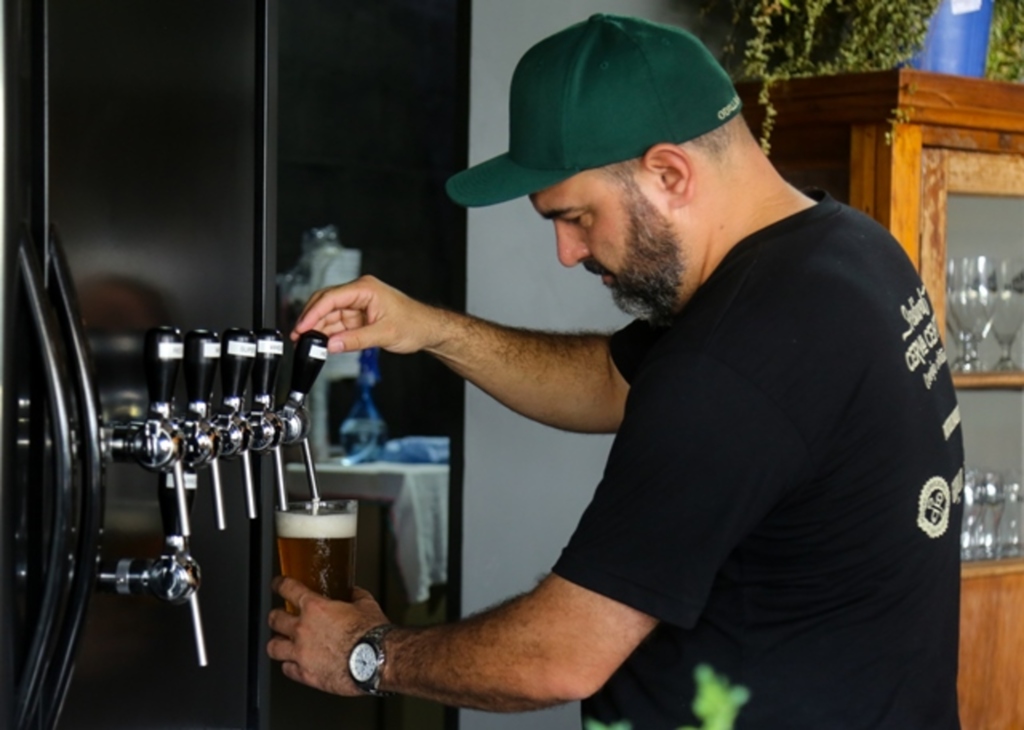'Jardim' com torneiras de chopp artesanal inaugura em Santa Maria