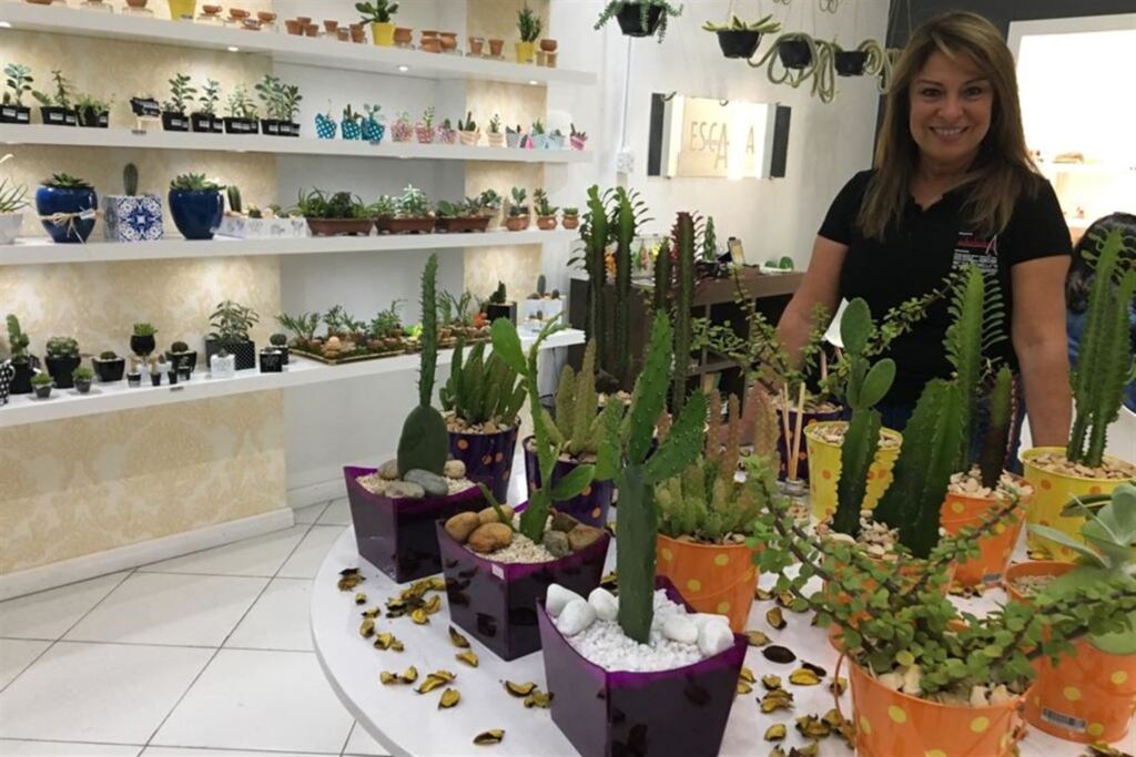 Fotos: Natália Venturini (Diário) - Denise Estivalete Cunha e as sócias Camila Canova e Eloiza Estivalete (foto) comemoram o sucesso do empreendimento em suculentas, iniciado há dois anos