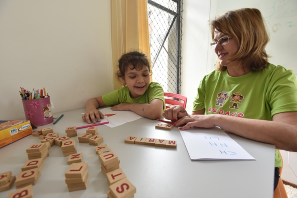 Profissionais da educação criam clínica multidisciplinar para alunos com dificuldade de aprendizado