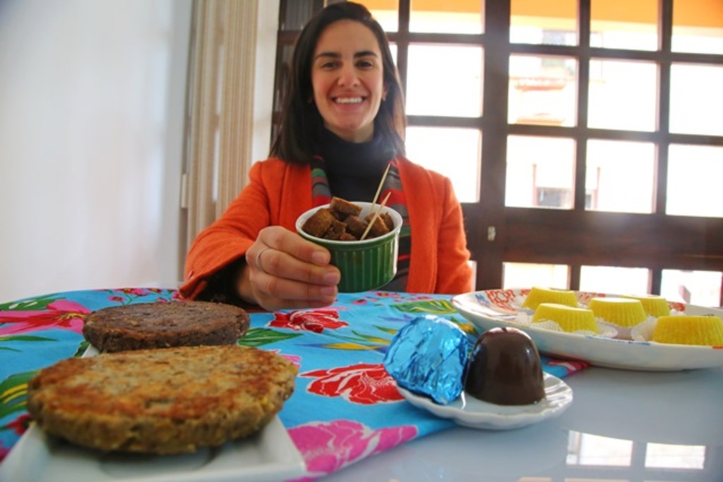 Fotos: Gabriel Haesbaert (Diário) - Verônica encontrou na culinária vegana uma alternativa para a dieta e um cardápio que acabou virando fonte de renda