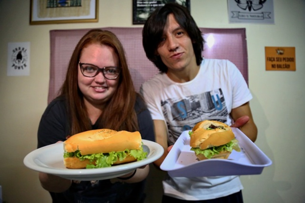 Jovem aposta em lanche saboroso de baixo custo para decolar a marca BahGuete