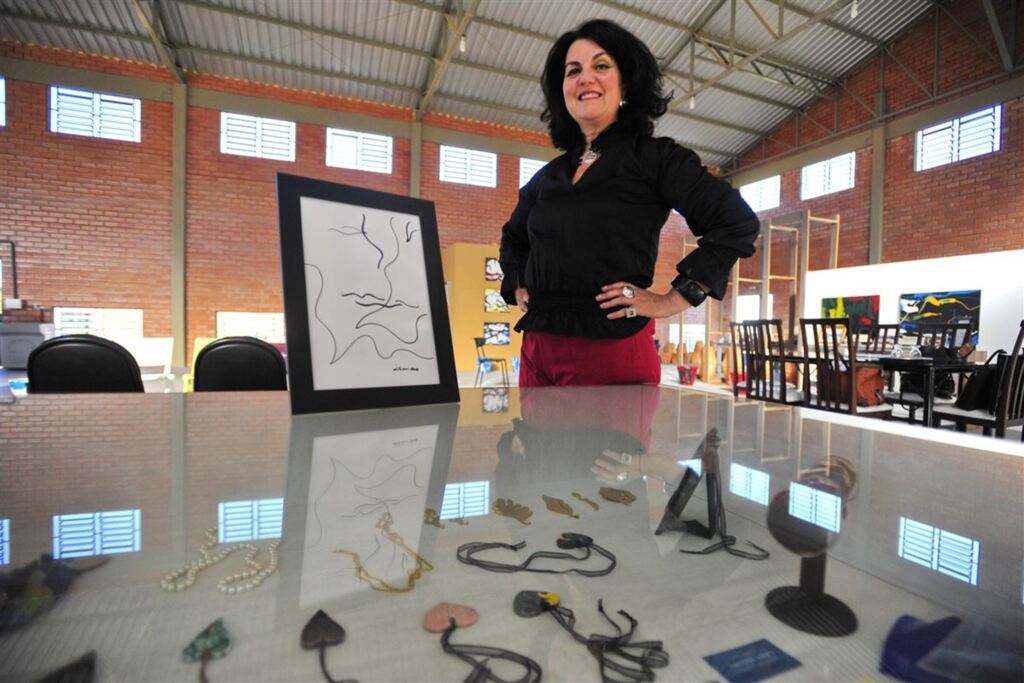 Inspirada na natureza, artista plástica de Santa Maria transforma vida e sensibilidade em arte