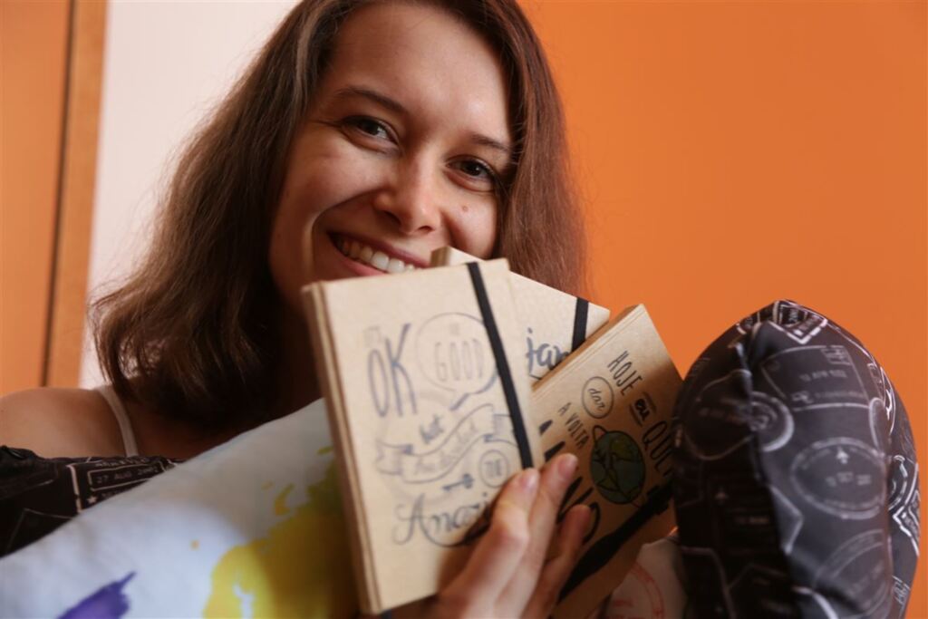 Lucas Amorelli (Diário) - Kits produzidos com material reciclado oferecem estilo e praticidade a quem adora viajar