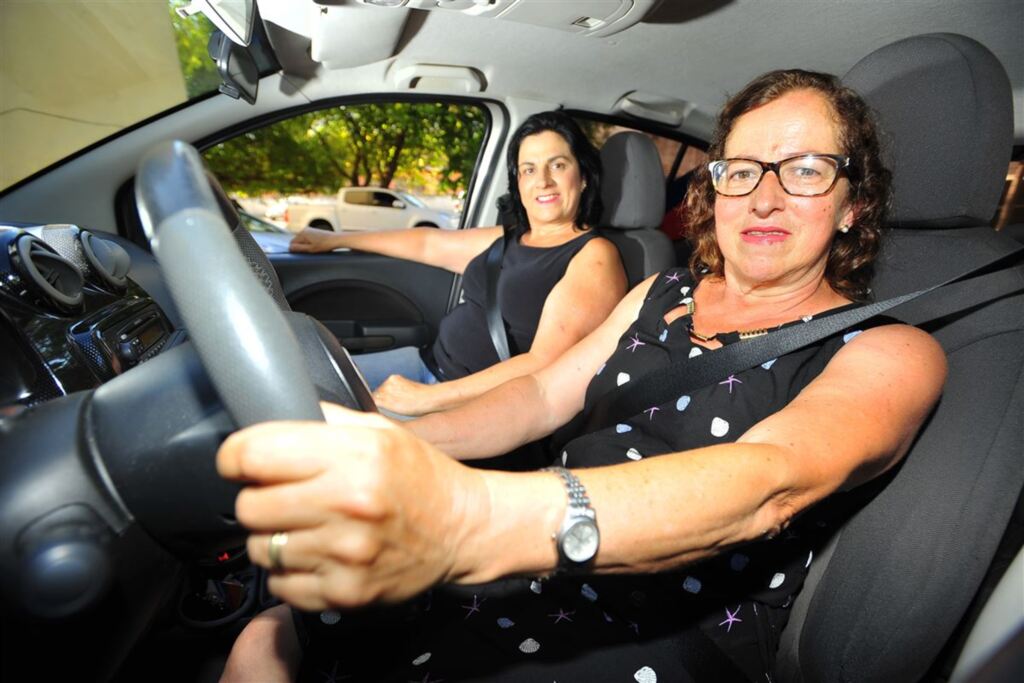 Instrutora de trânsito de Santa Maria oferece aulas de direção para habilitados