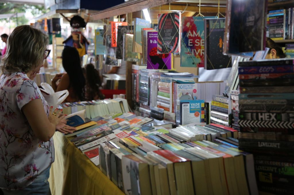 Veja a programação completa do primeiro domingo de Feira do Livro