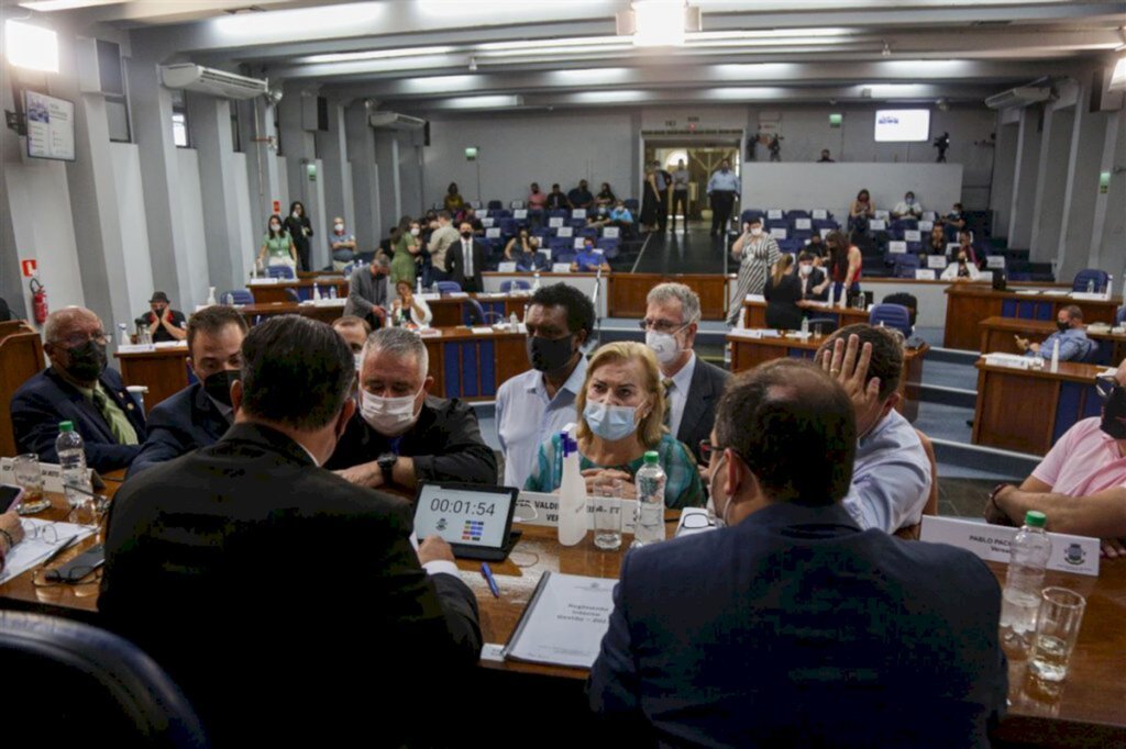 título imagem Câmara de Santa Maria tenta resolver impasse sobre comissões nesta quinta