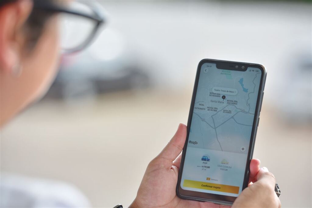 Projeto de lei que regra transporte por aplicativo prevê pagamento de impostos a motoristas