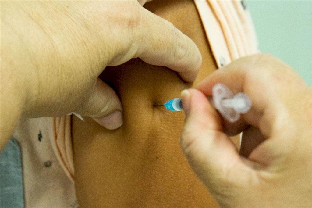 Dois terços das vítimas da Covid em 2022 não tinham esquema vacinal completo