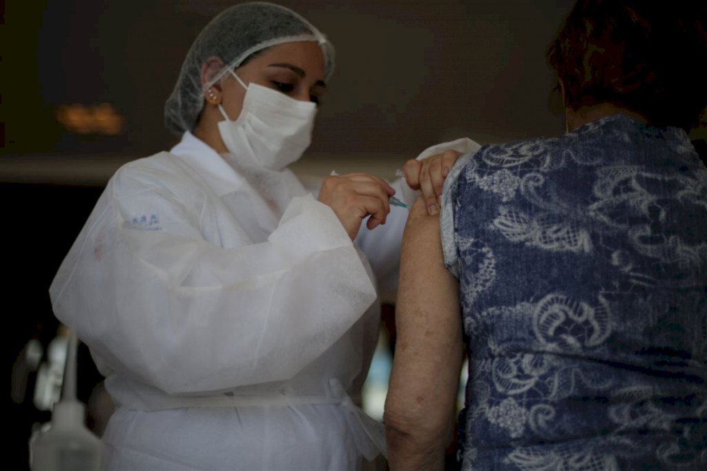 Calendário tem ação de aplicação de dose reforço e segunda dose em atraso nesta semana