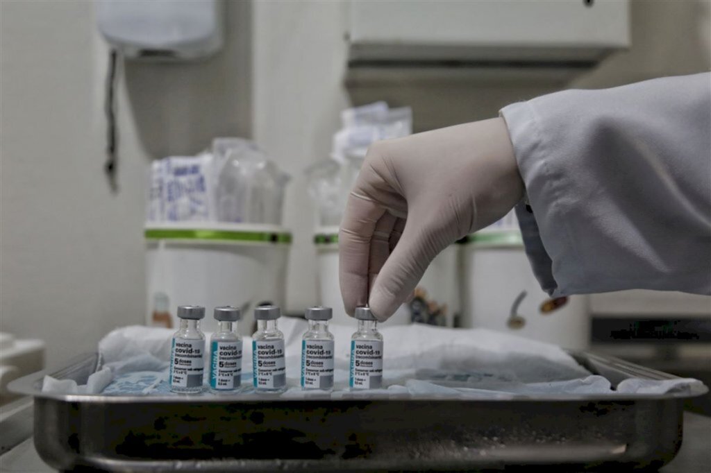 Estado reduz para 8 semanas o intervalo entre as doses da Astrazeneca