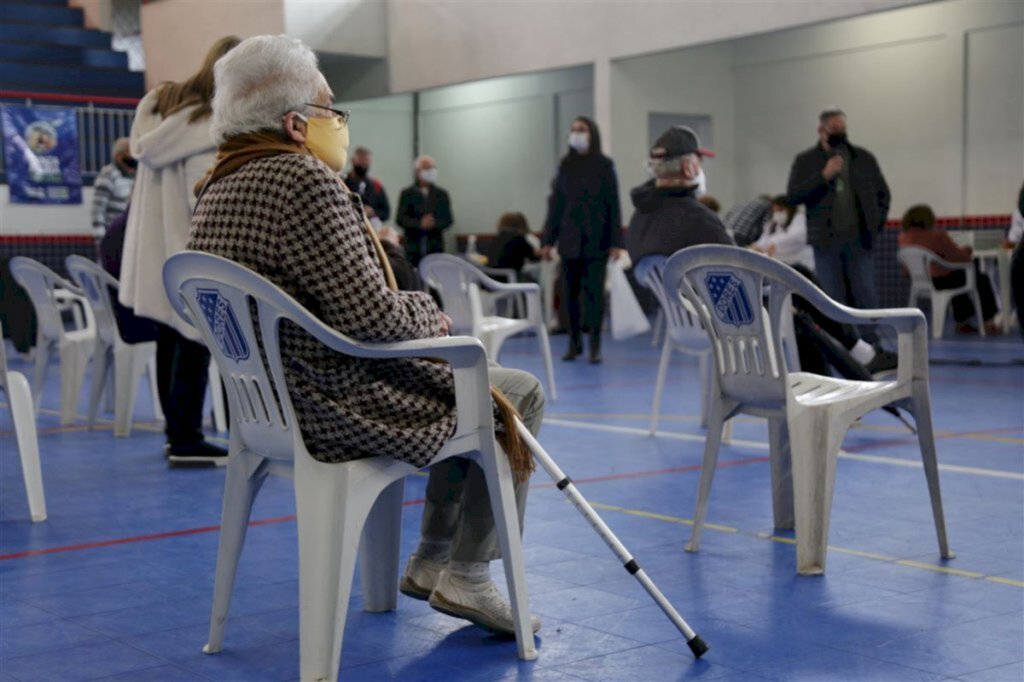 Dose reforço pode aumentar proteção de cinco a seis vezes contra o coronavírus