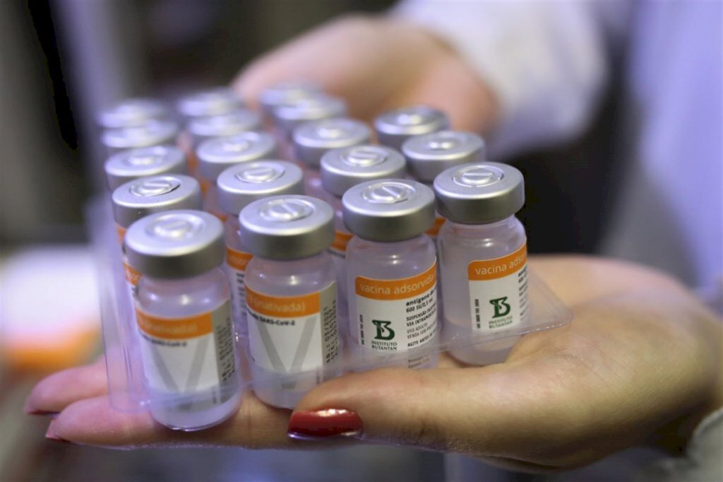 Estudo vai analisar necessidade de 3ª dose da CoronaVac