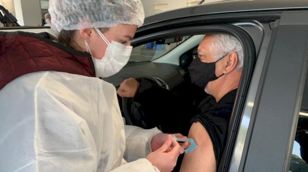 900 pessoas faltam ação para segunda dose para idosos a partir de 61 anos em Santa Maria