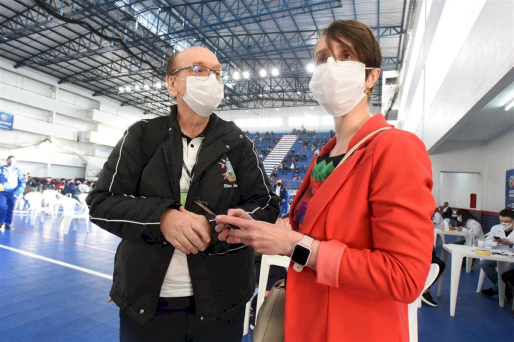 VÍDEO: aplicativo começa a ser usado para agilizar dados de vacinação na cidade