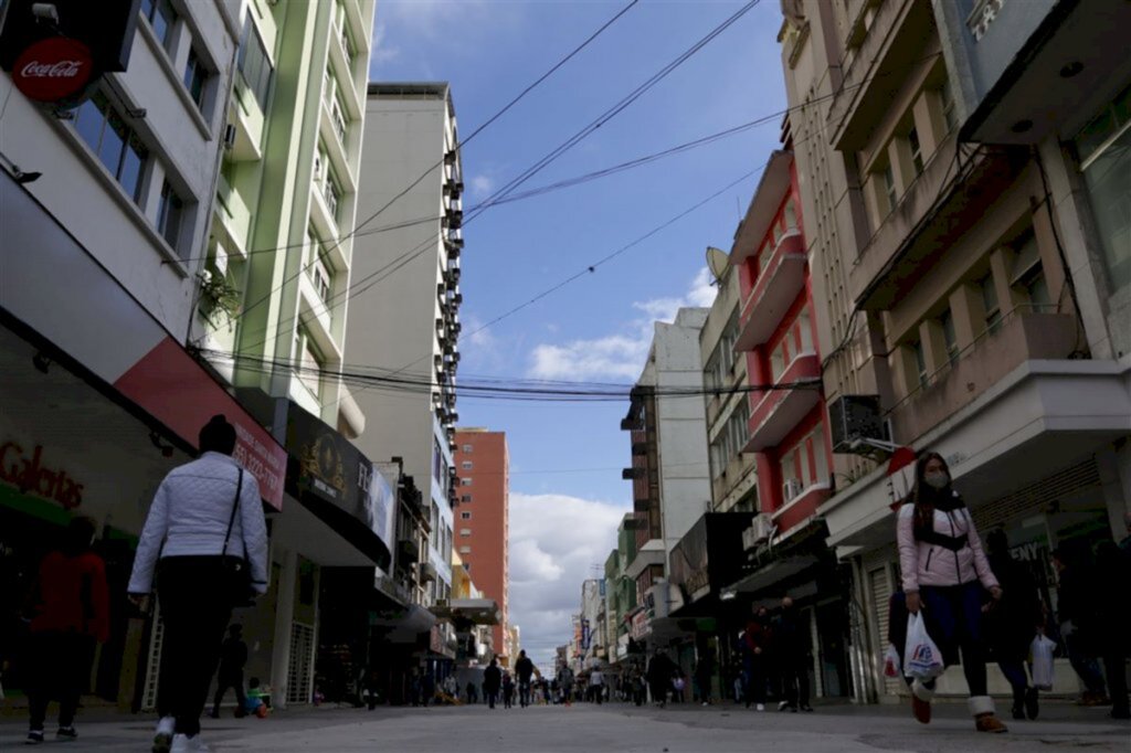 título imagem 'Saímos do pior momento da pandemia, mas situação não é confortável', alerta pesquisador