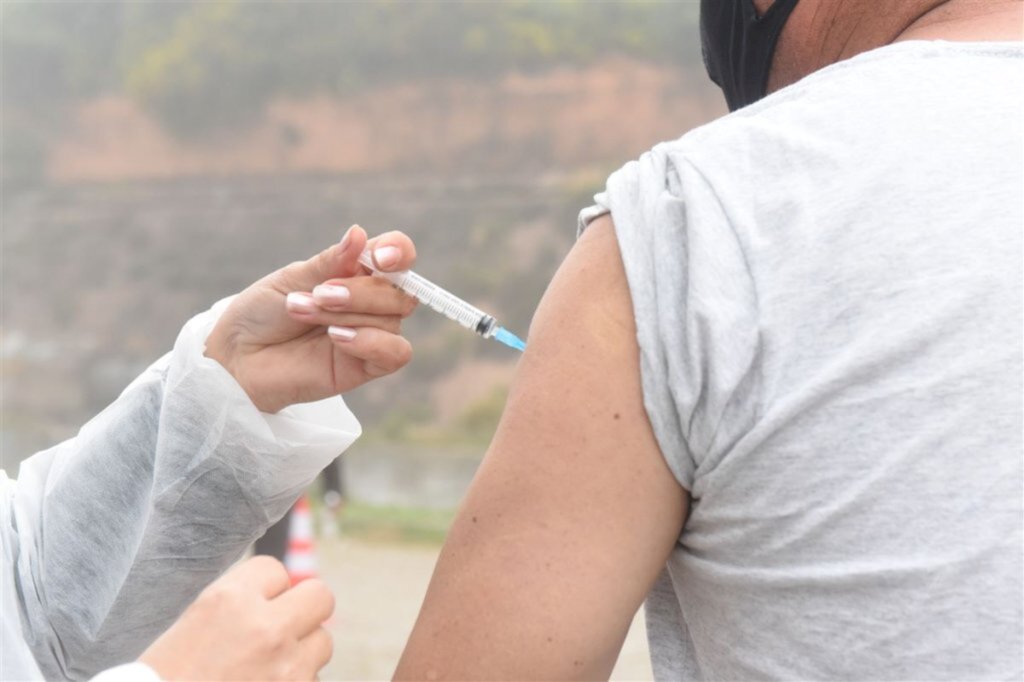 Vacinação para trabalhadores da construção civil tem alteração em um dos locais