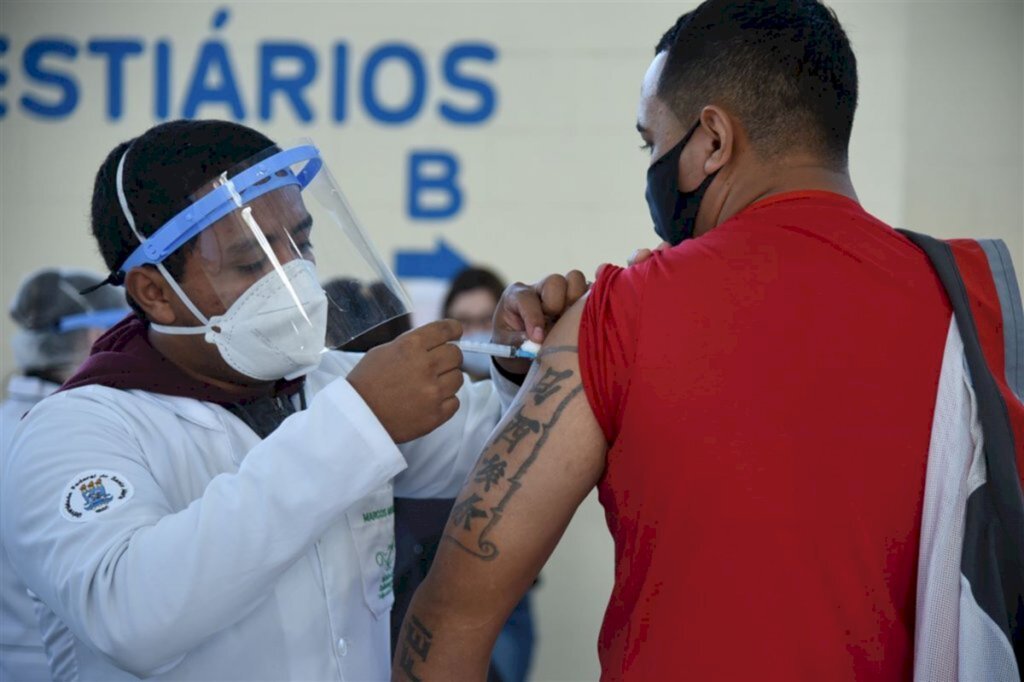Trabalhadores de transporte coletivo rodoviário terão nova ação de vacinação na quinta-feira
