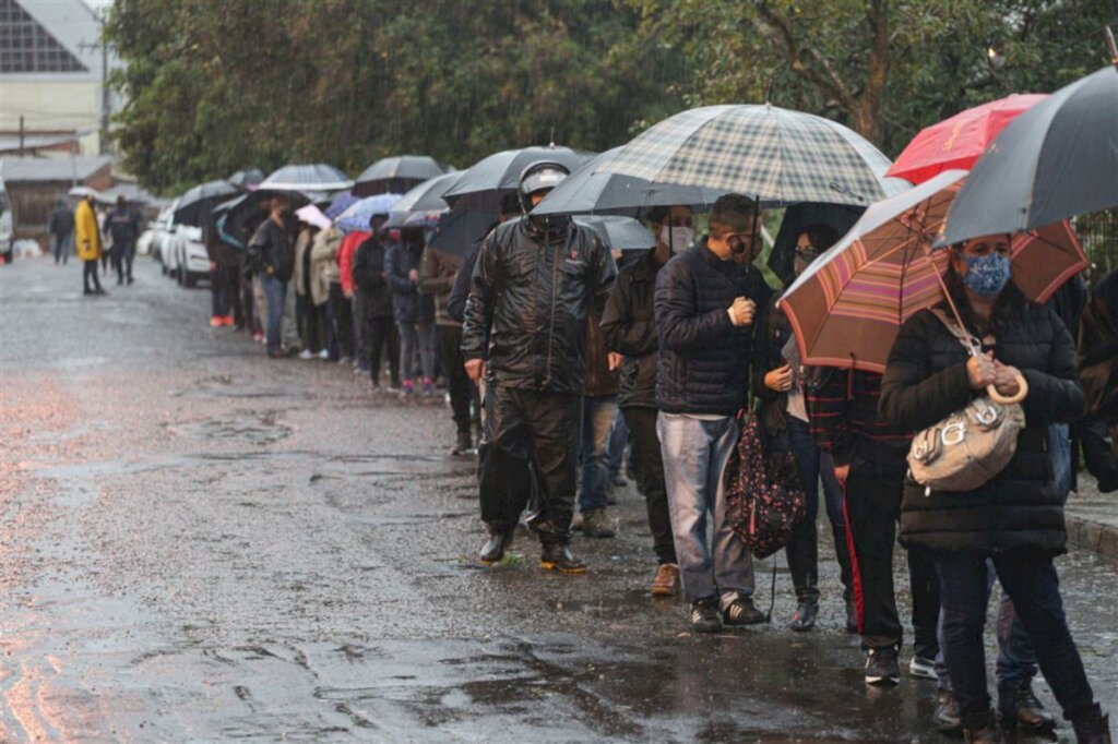 3.605 doses são aplicadas em ação para pessoas a partir de 43 anos em Santa Maria