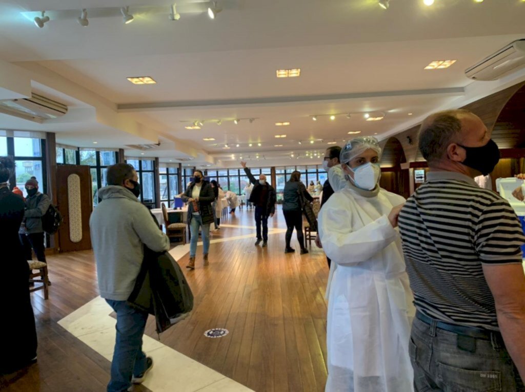 Vacinação tem alta procura e fichas esgotadas em Santa Maria