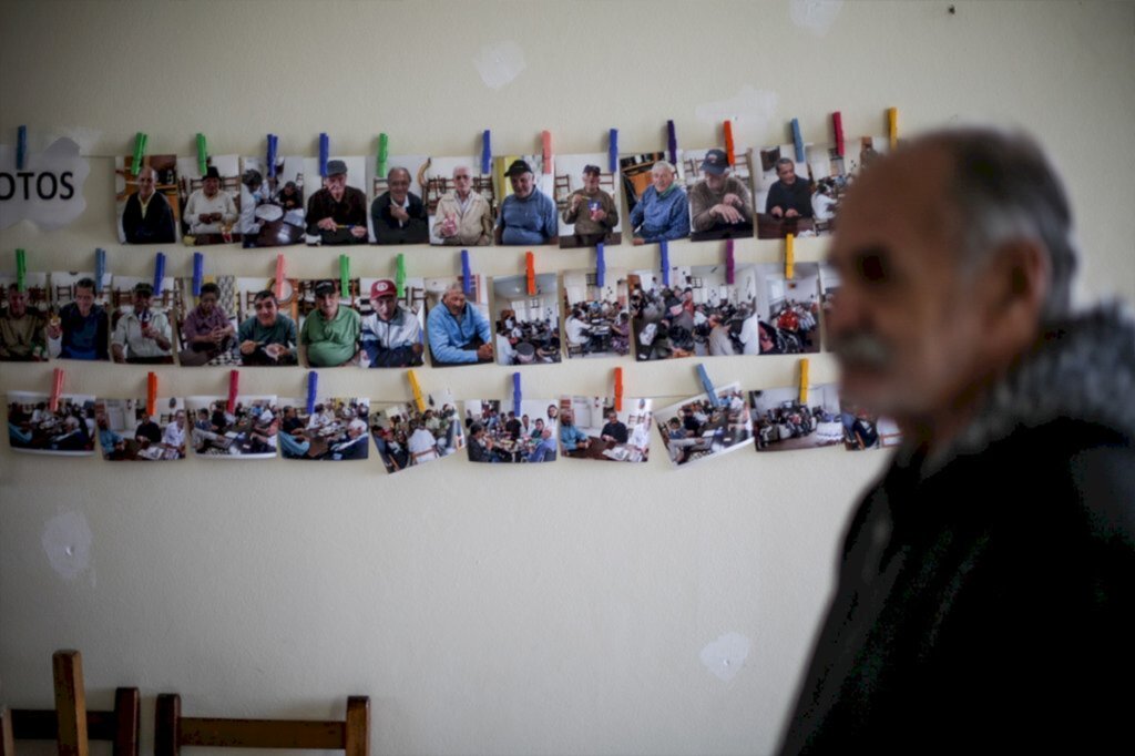 Mesmo com vacinação, lares para idosos ainda têm restrições para visitação de familiares