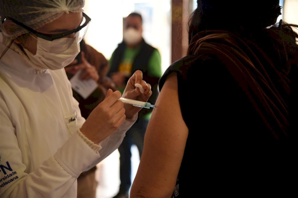 Santa Maria tem aplicação de 2ª dose da AstraZeneca para quem está com atraso nesta segunda-feira