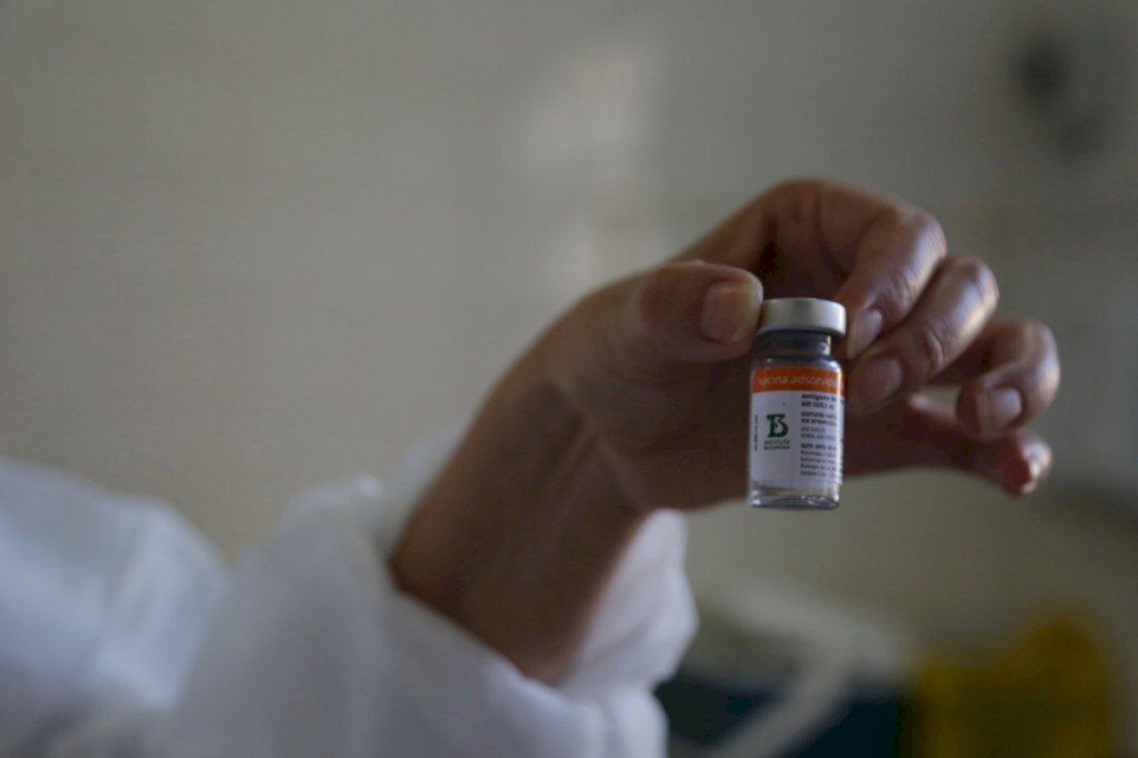 OMS aprova inclusão da CoronaVac em lista de uso emergencial