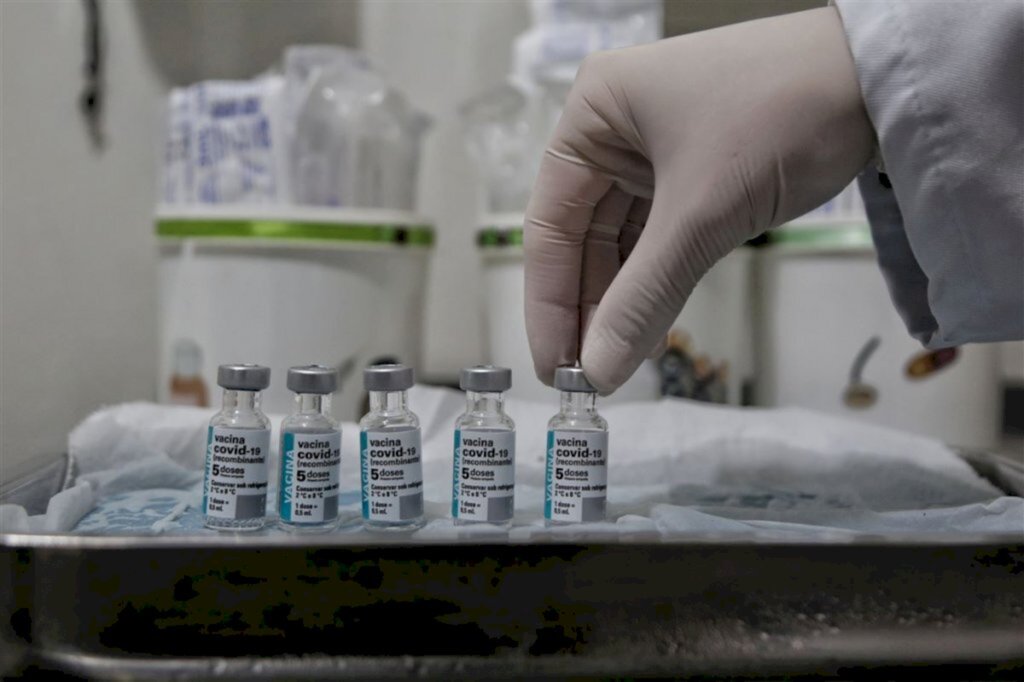 Fiocruz retoma produção da vacina contra a Covid-19