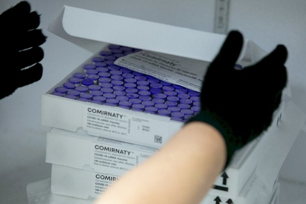 VÍDEO: Santa Maria recebe carga com 840 doses da vacina da Pfizer