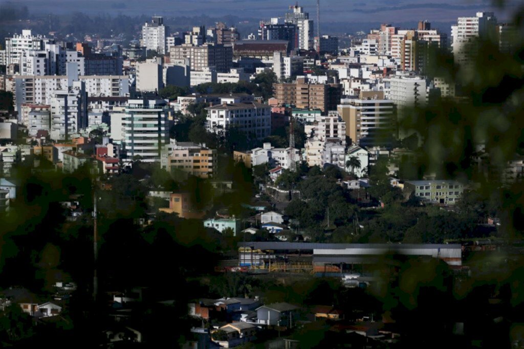 título imagem No primeiro dia de novo modelo, cinco regiões do RS estão em alerta